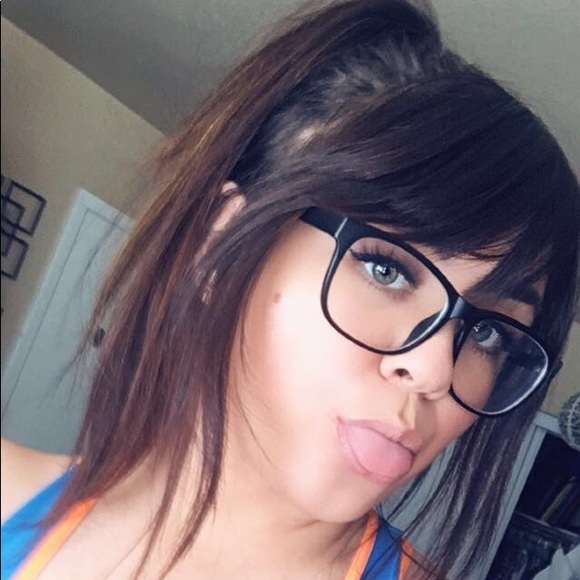 ♥️MEET YOUR POSHER! - Picture 3 of 4